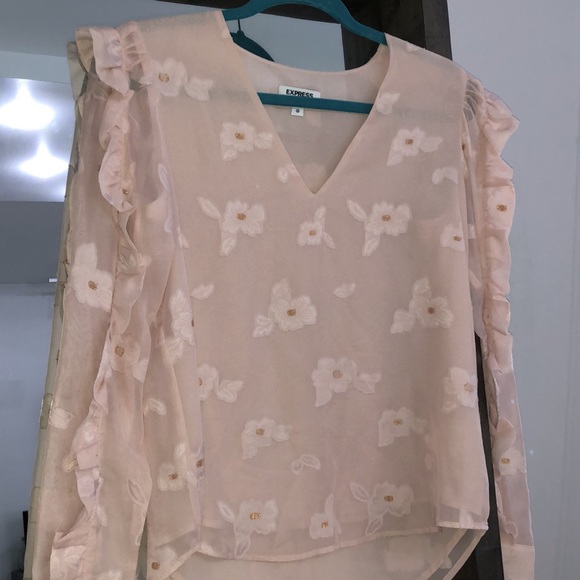 048. 💕Express Pink Floral Ruffle Sleeve Top - Picture 4 of 6